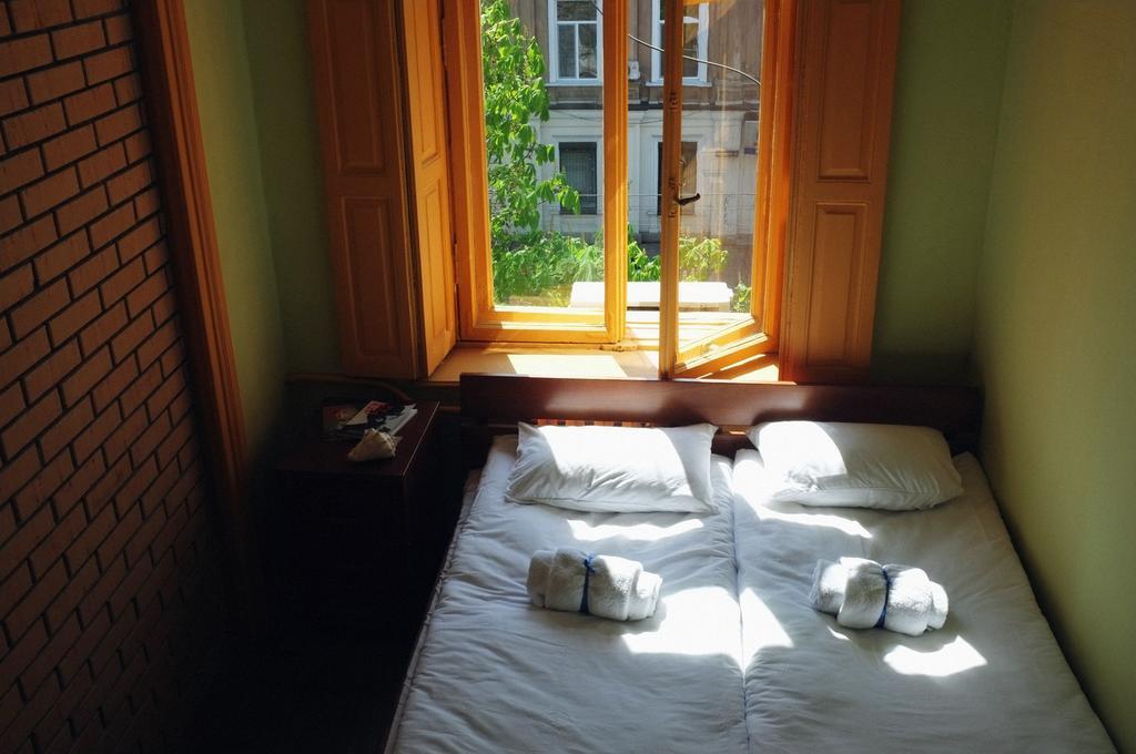 Elementary Hostel Одесса Экстерьер фото