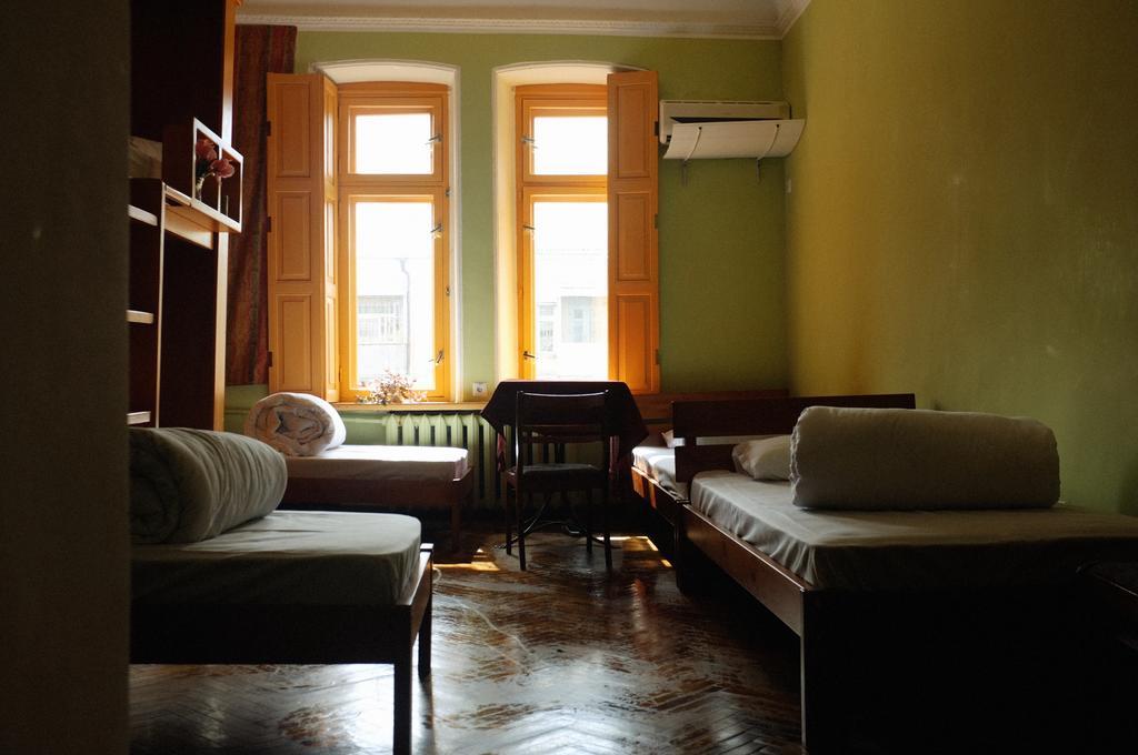 Elementary Hostel Одесса Экстерьер фото
